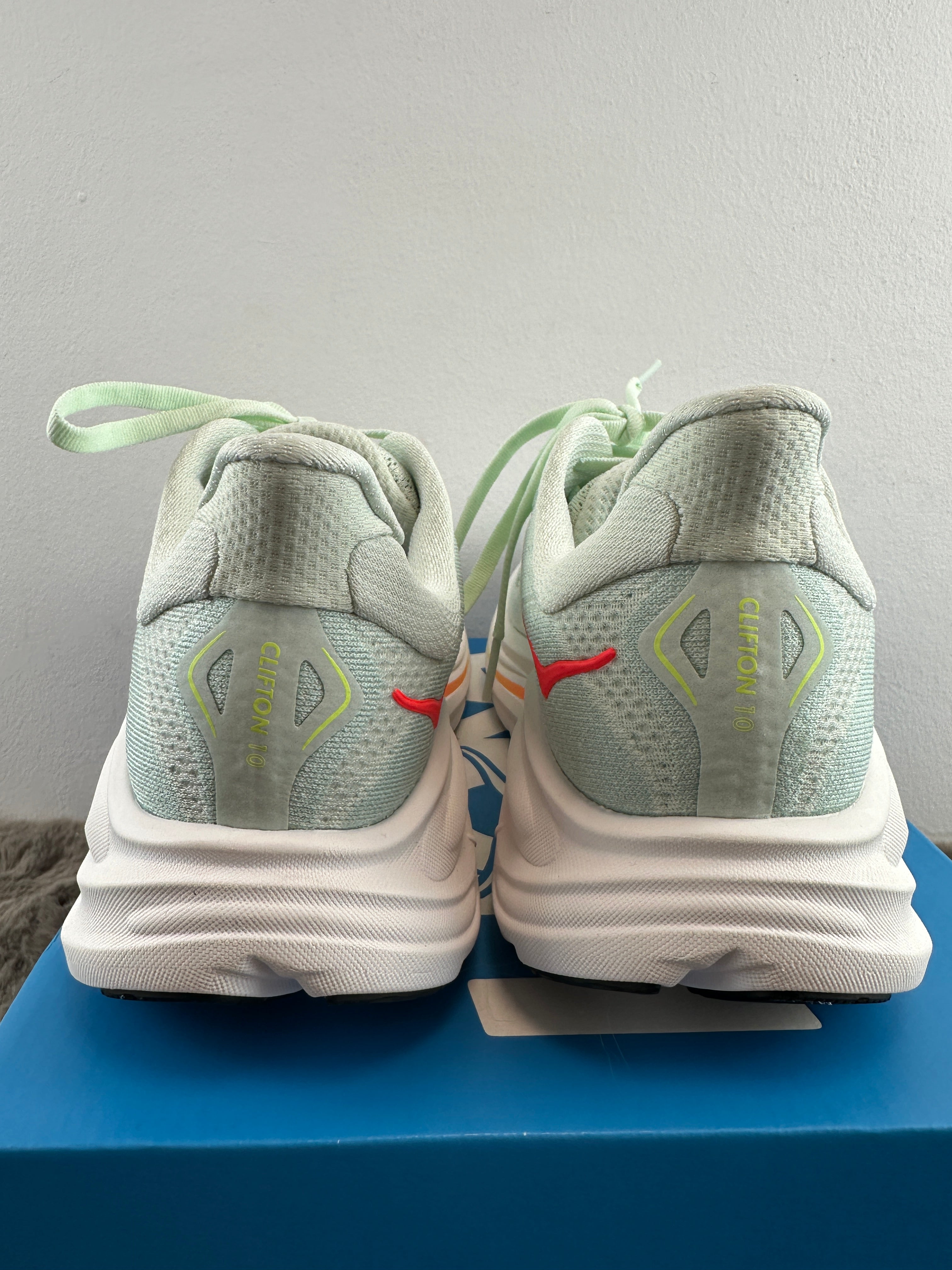 HOKA CLIFTON 10