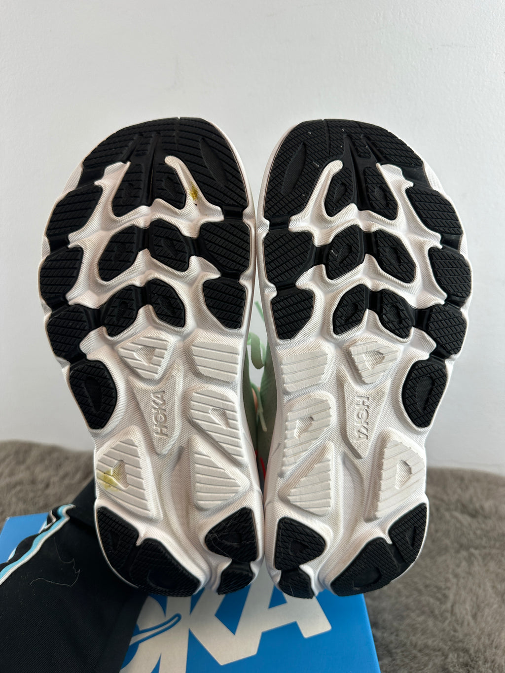HOKA CLIFTON 10