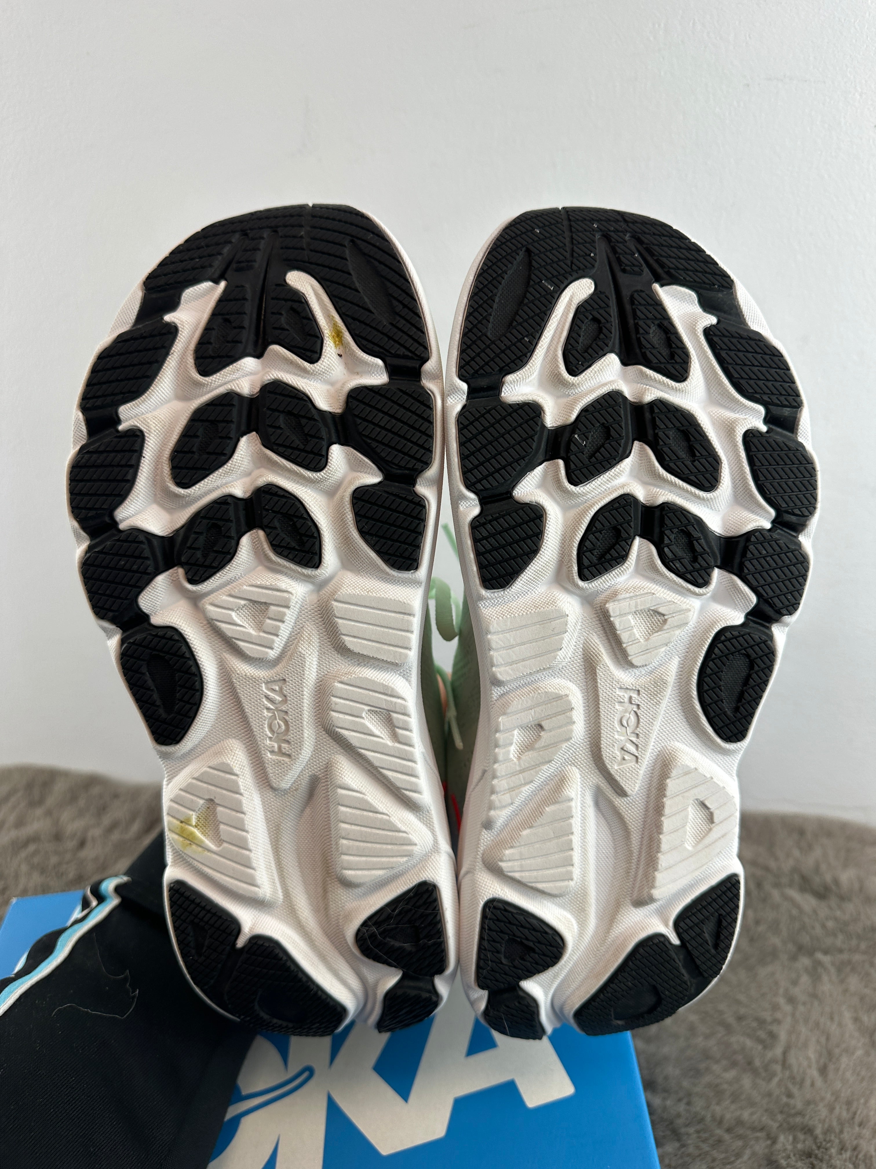 HOKA CLIFTON 10