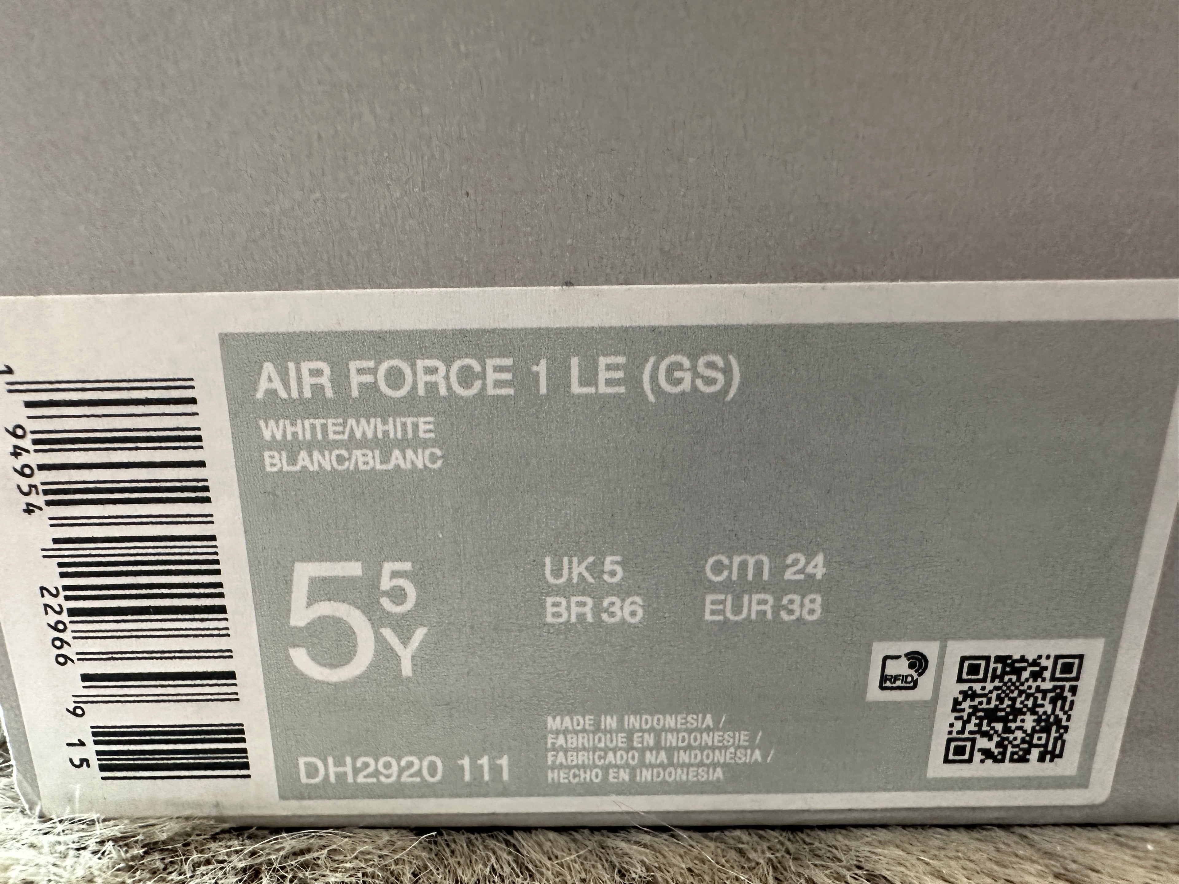 NIKE AIR FORCE 1
