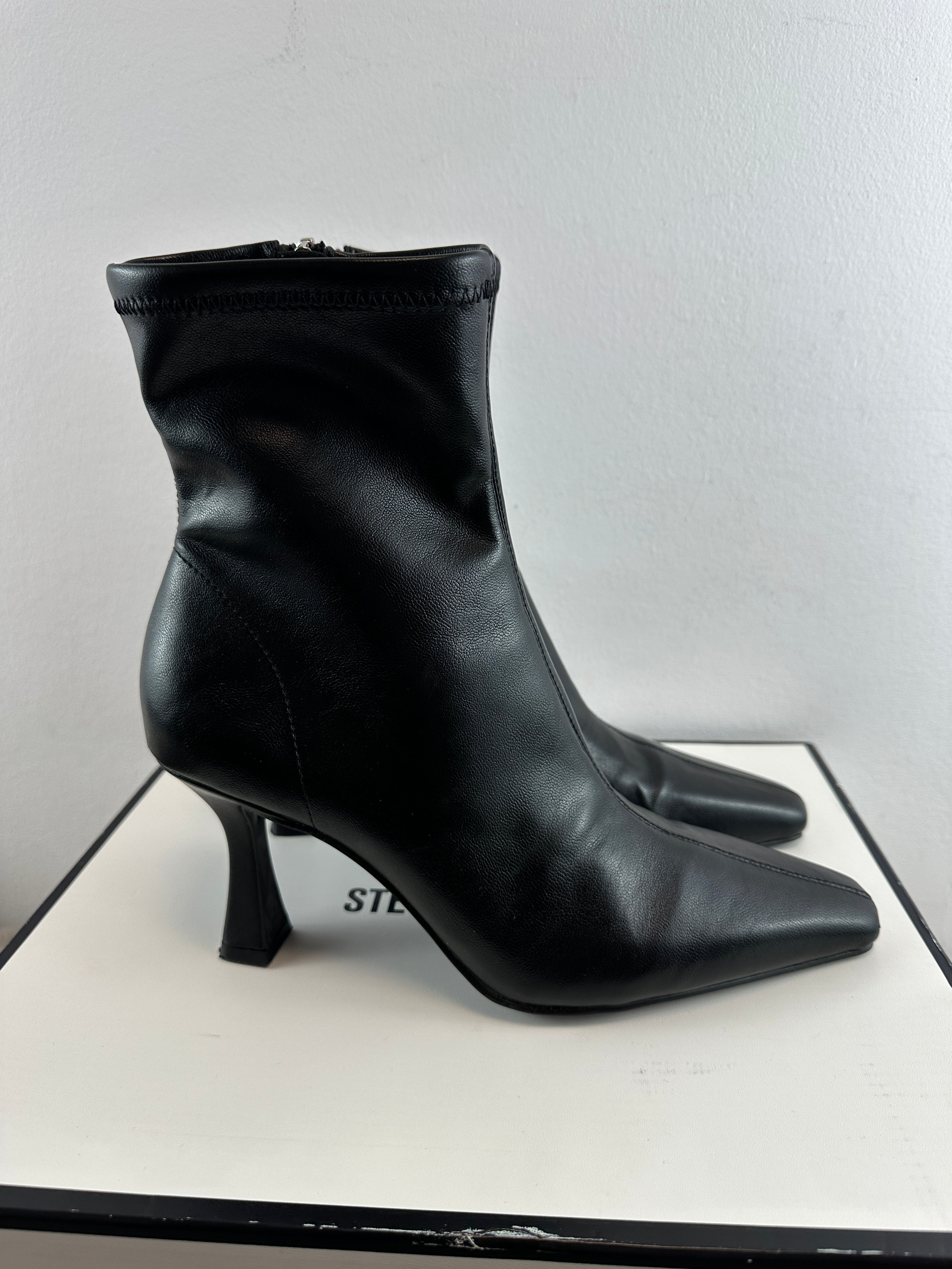 STEVE MADDEN FREIDA