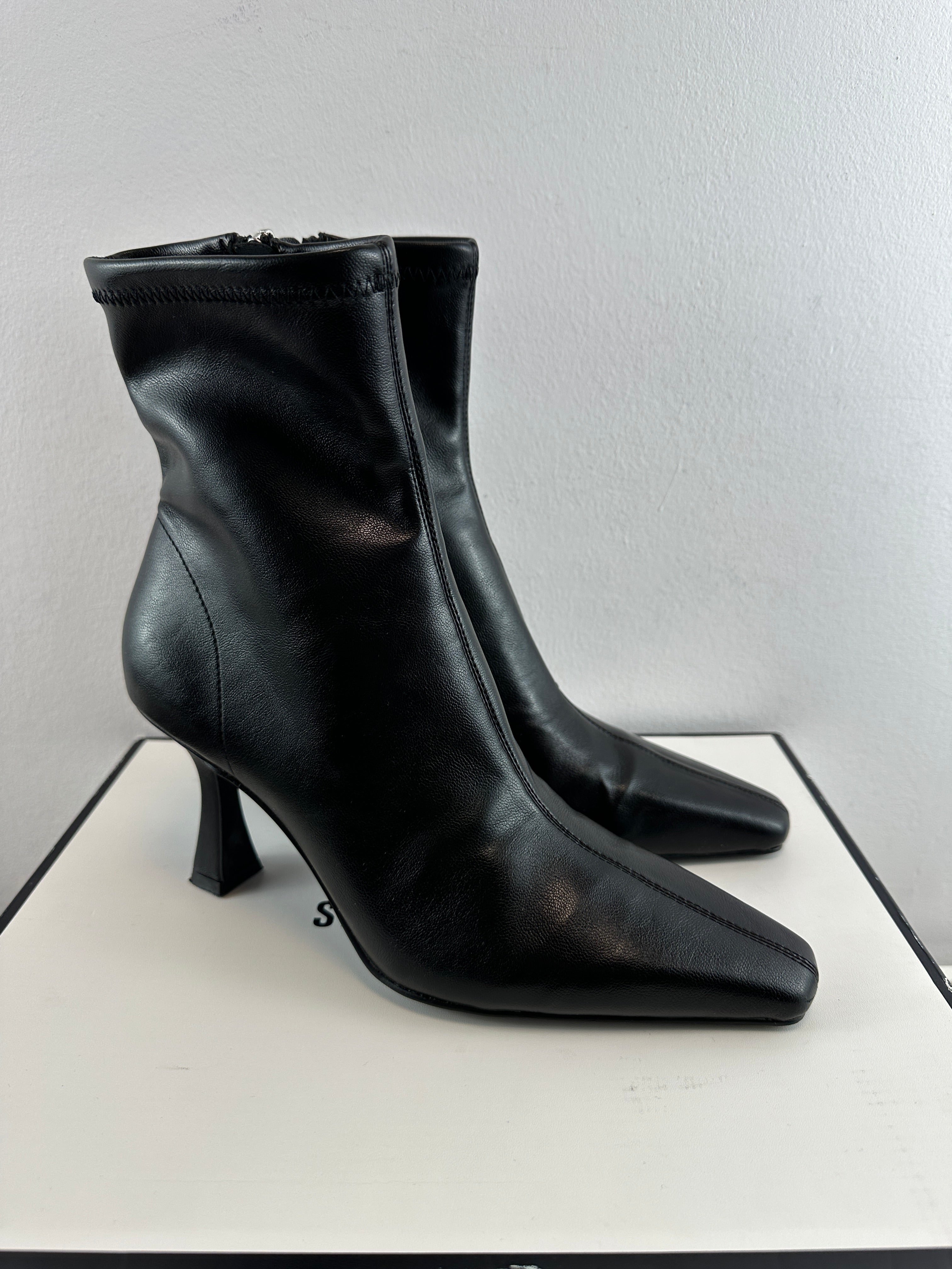 STEVE MADDEN FREIDA