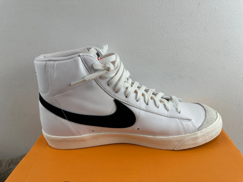 NIKE BLAZER MID