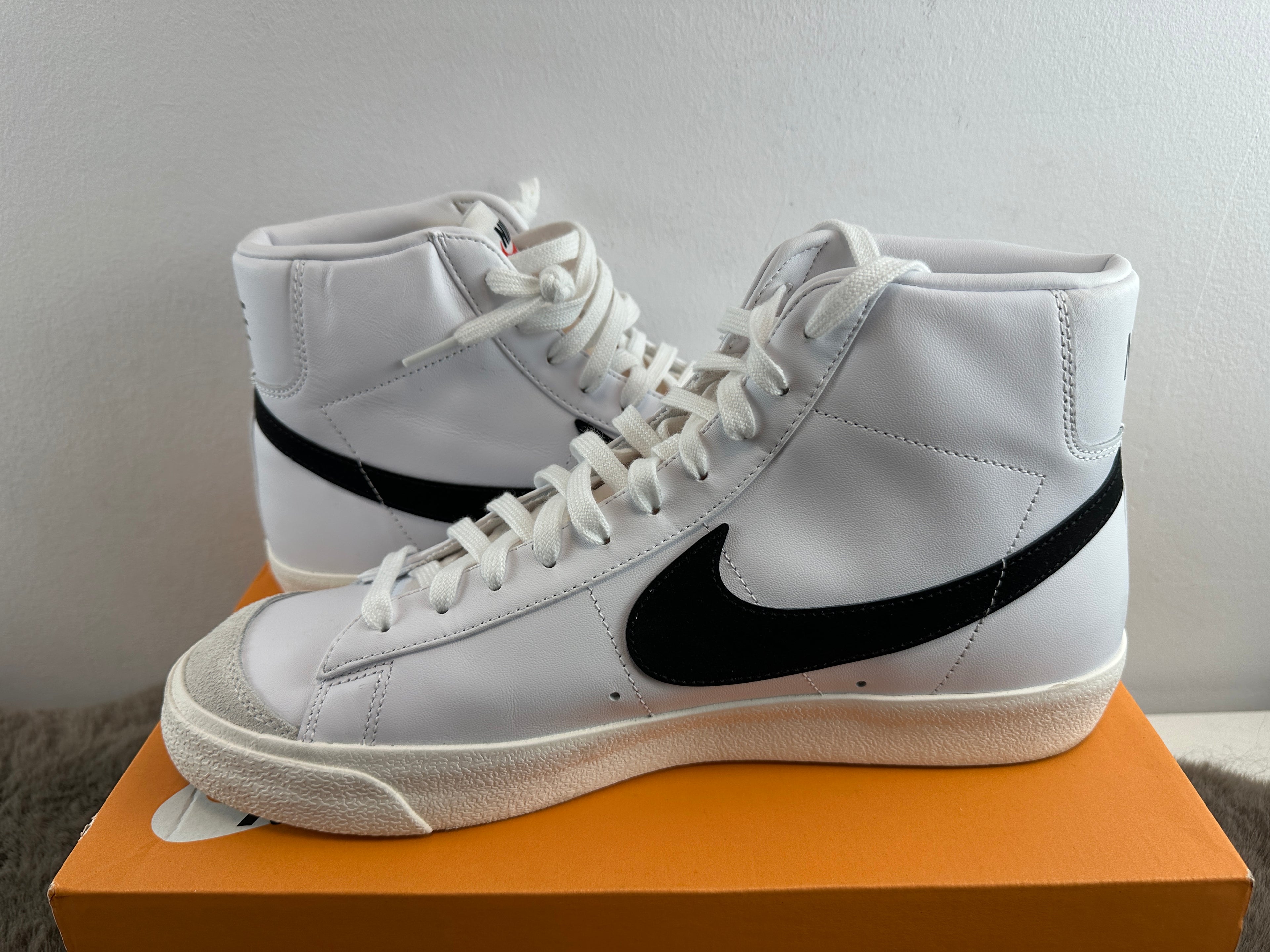 NIKE BLAZER MID