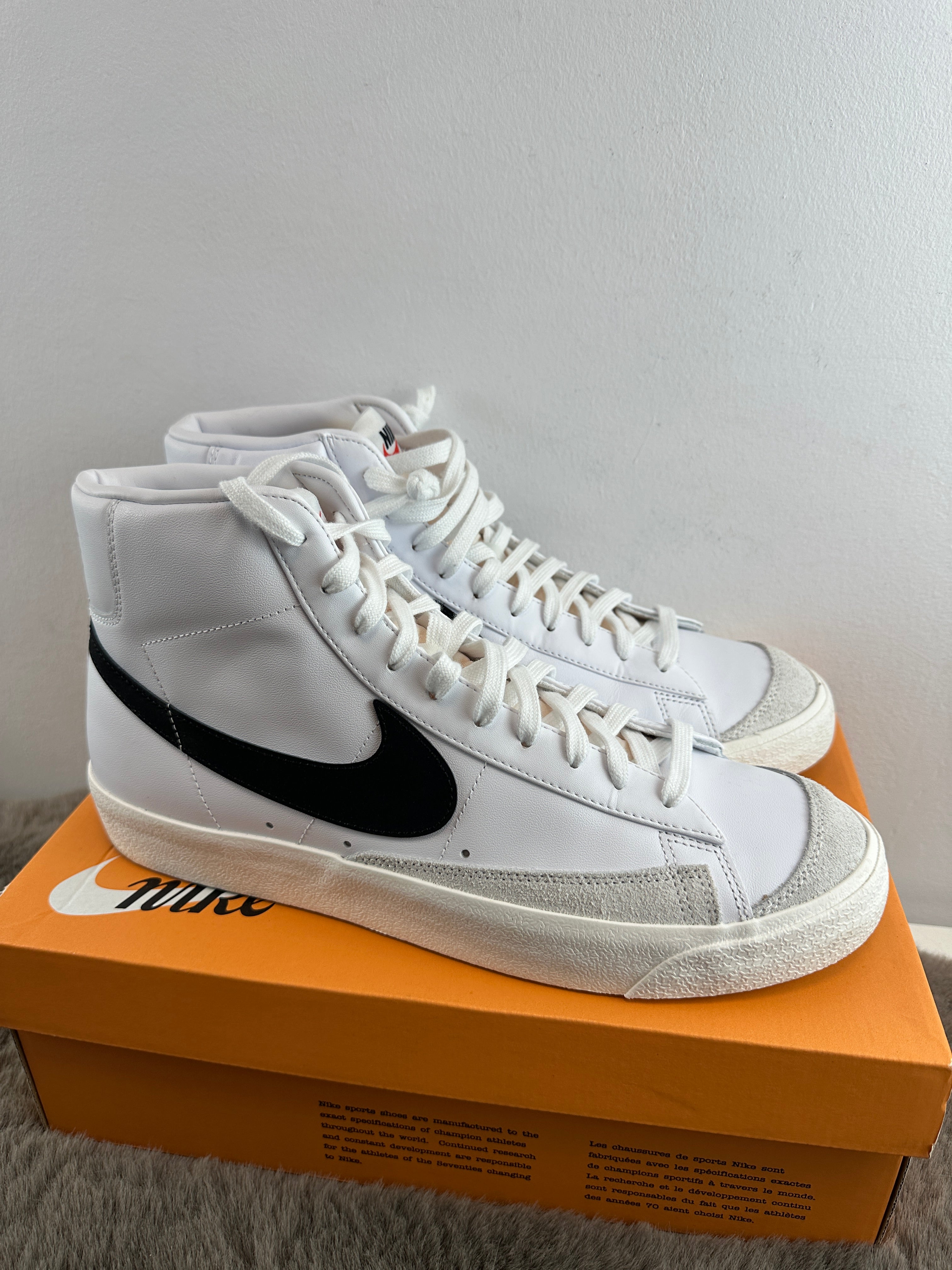 NIKE BLAZER MID