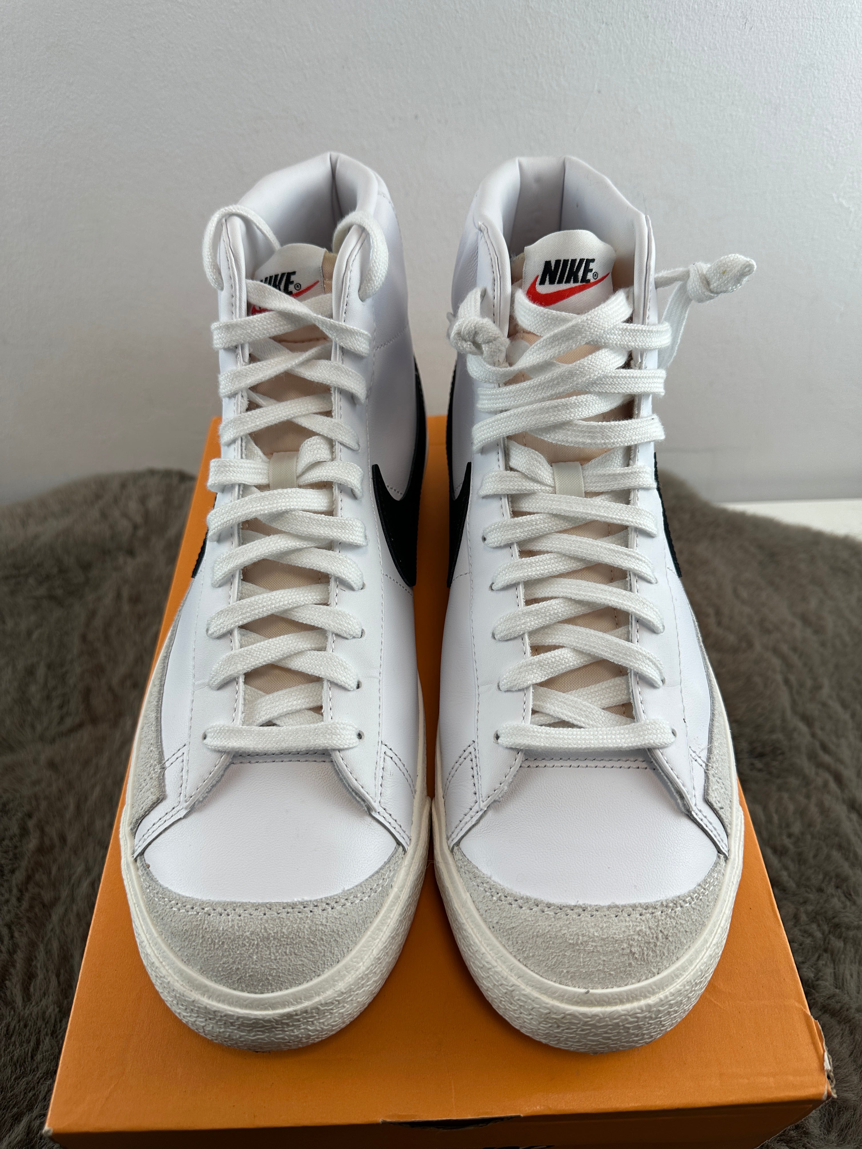 NIKE BLAZER MID