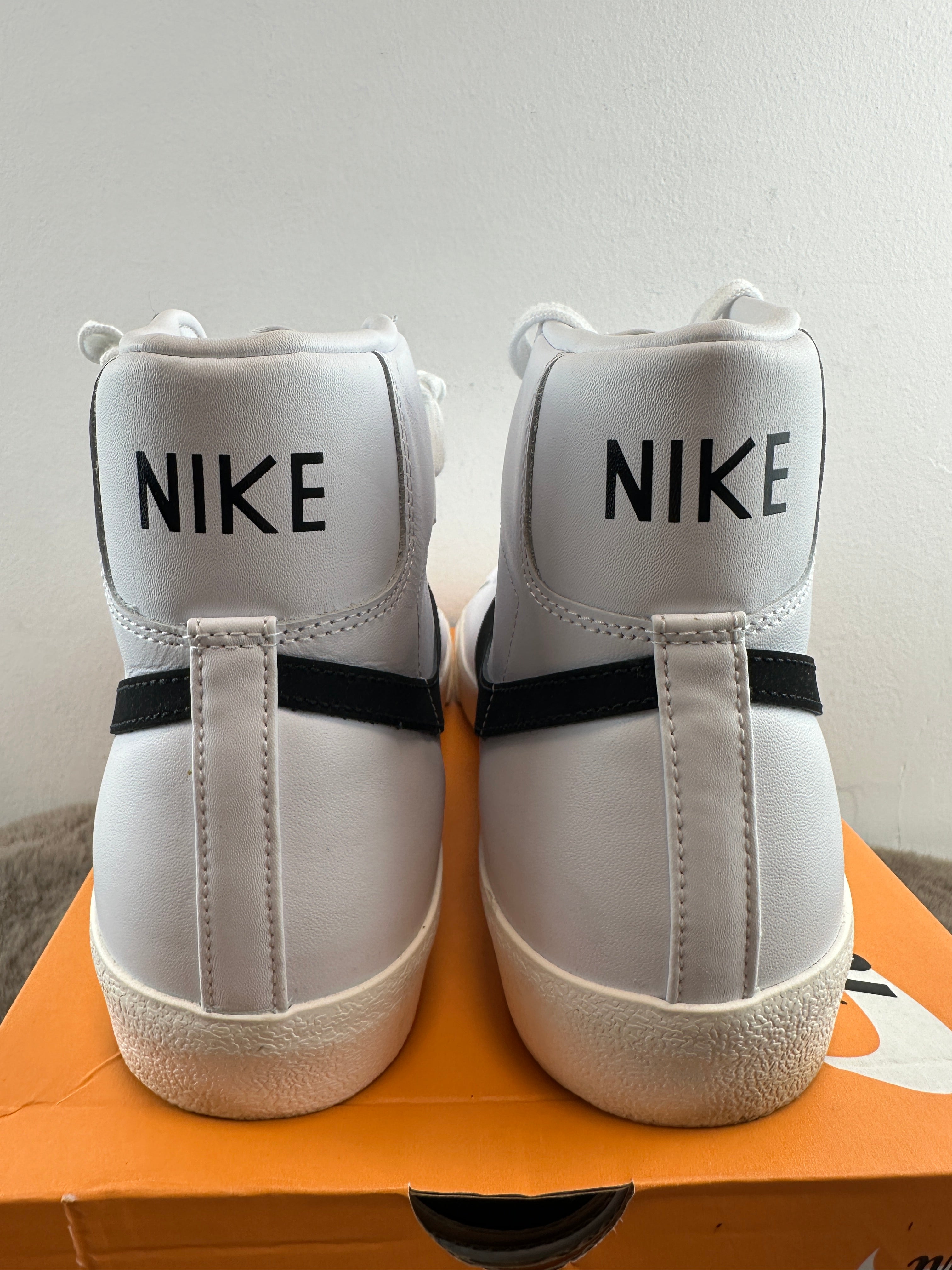 NIKE BLAZER MID
