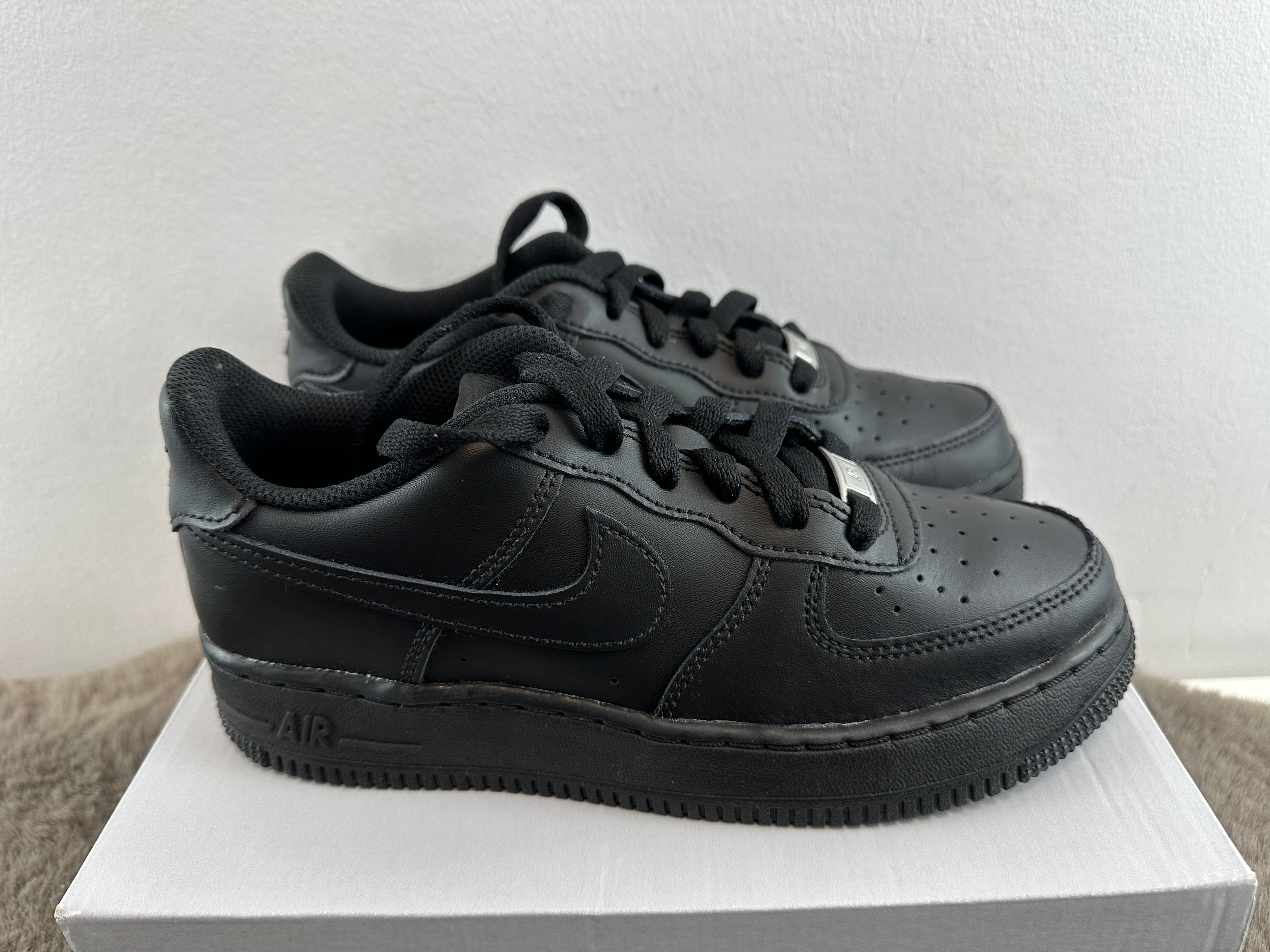 NIKE AIR FORCE 1