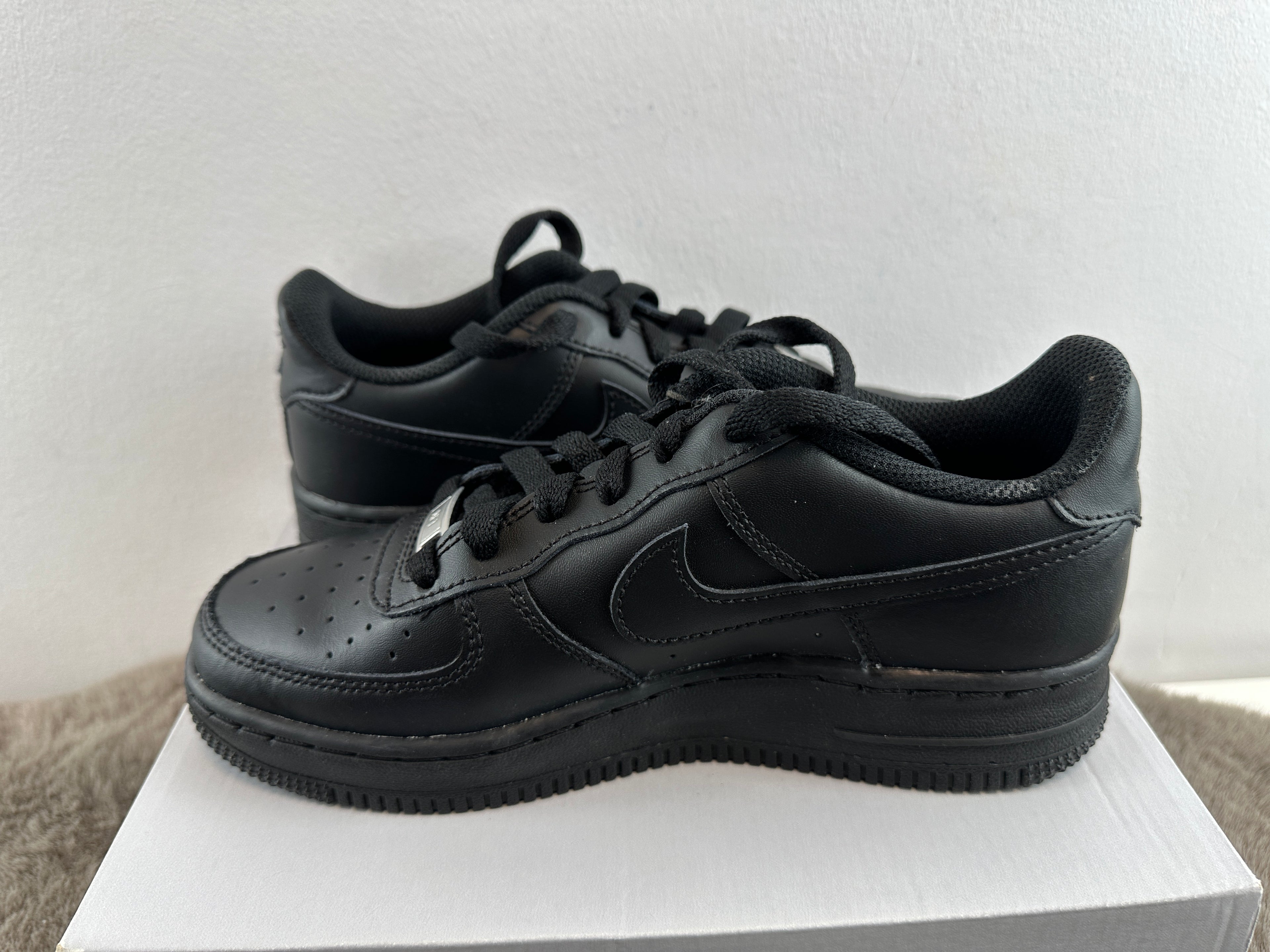 NIKE AIR FORCE 1