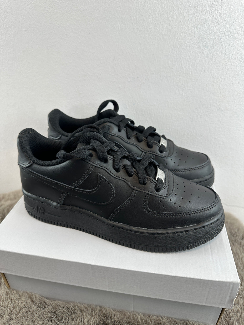NIKE AIR FORCE 1