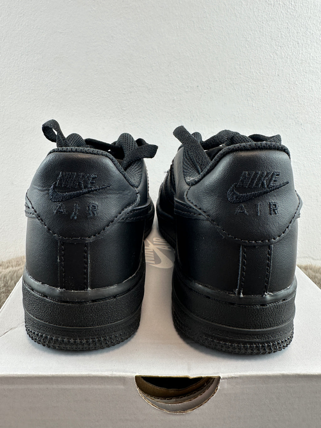 NIKE AIR FORCE 1