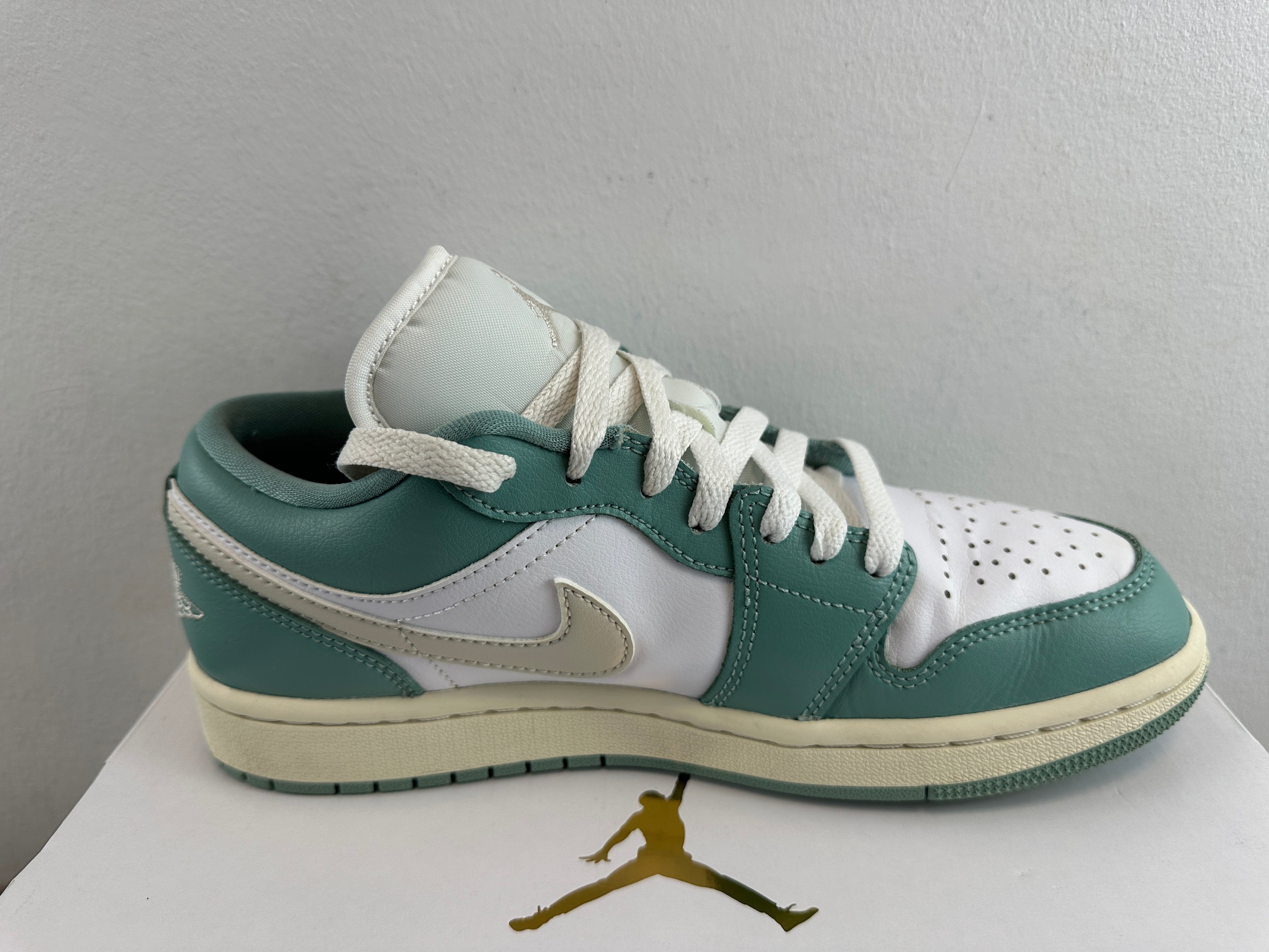 NIKE AIR JORDAN 1 LOW "WHITE CANNON"