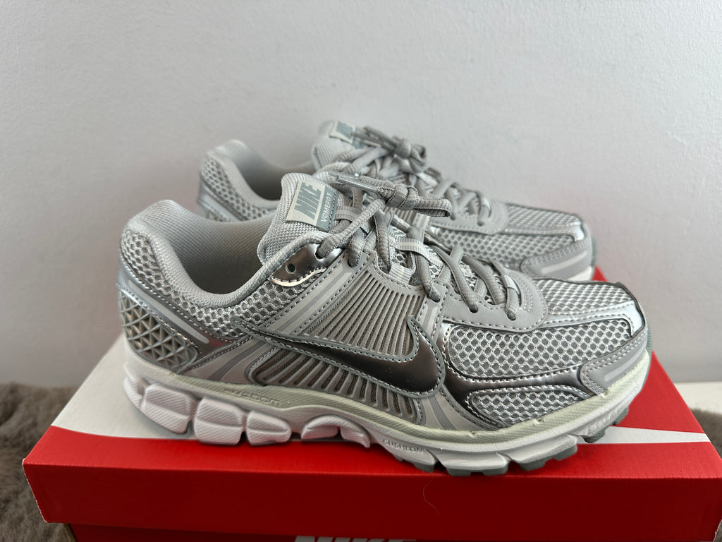 NIKE ZOOM VOMERO 5