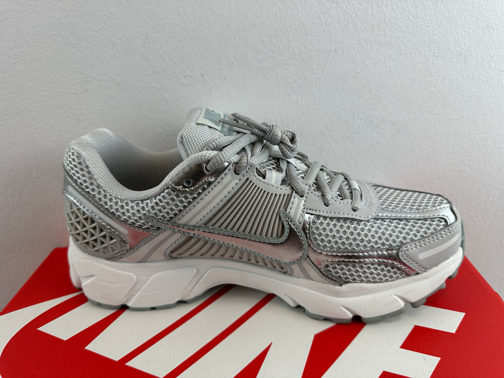 NIKE ZOOM VOMERO 5