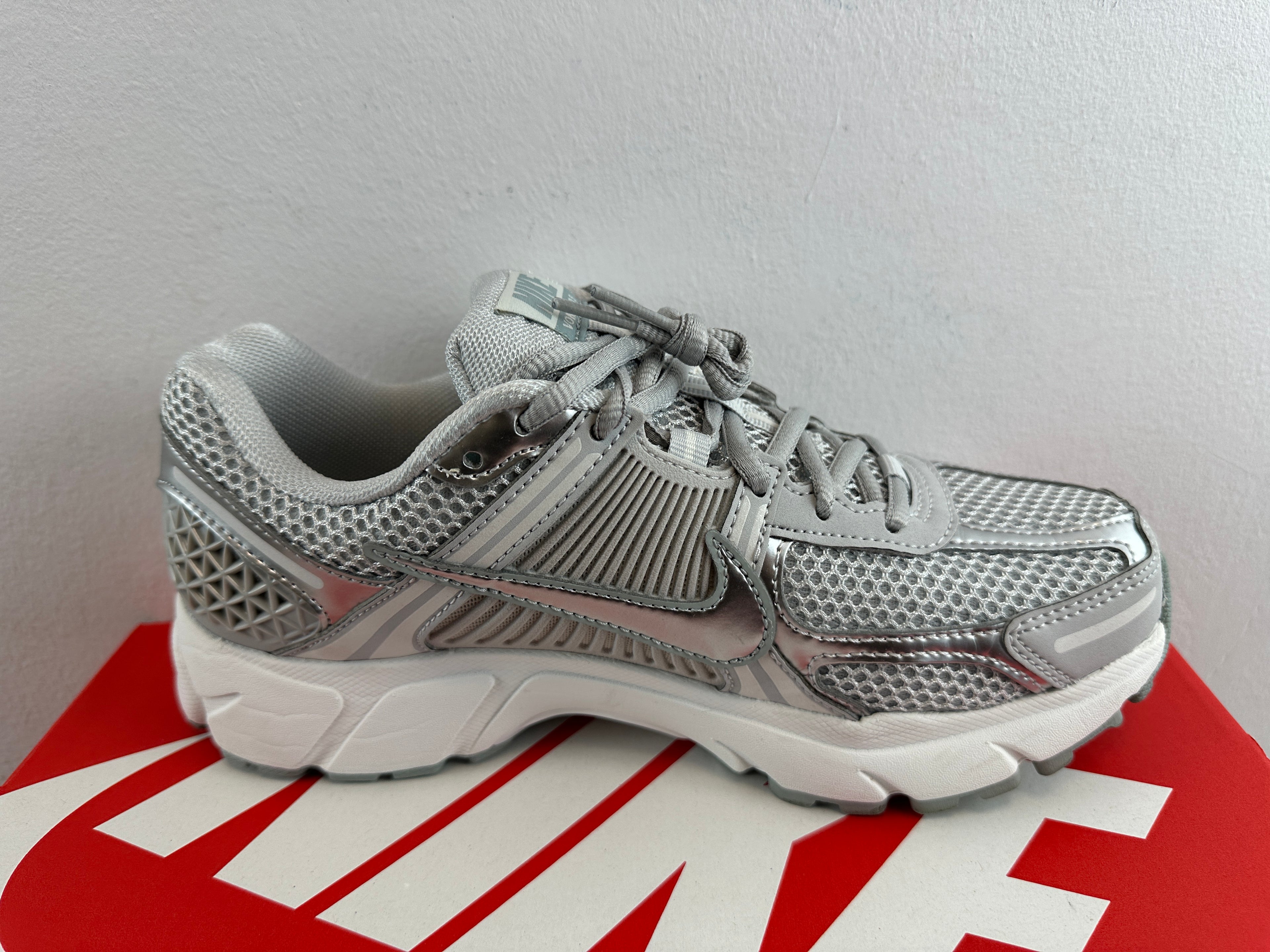 NIKE ZOOM VOMERO 5