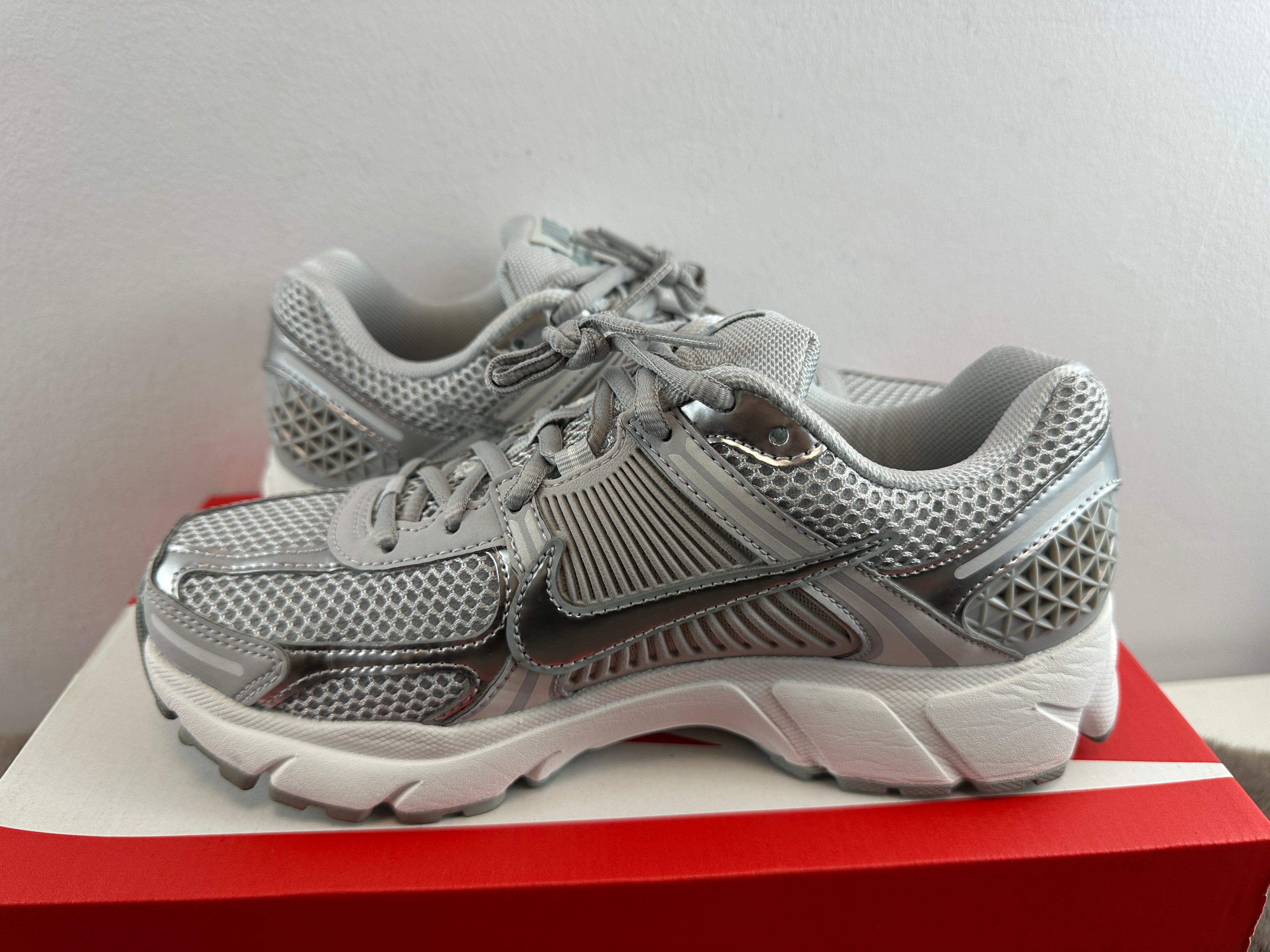 NIKE ZOOM VOMERO 5