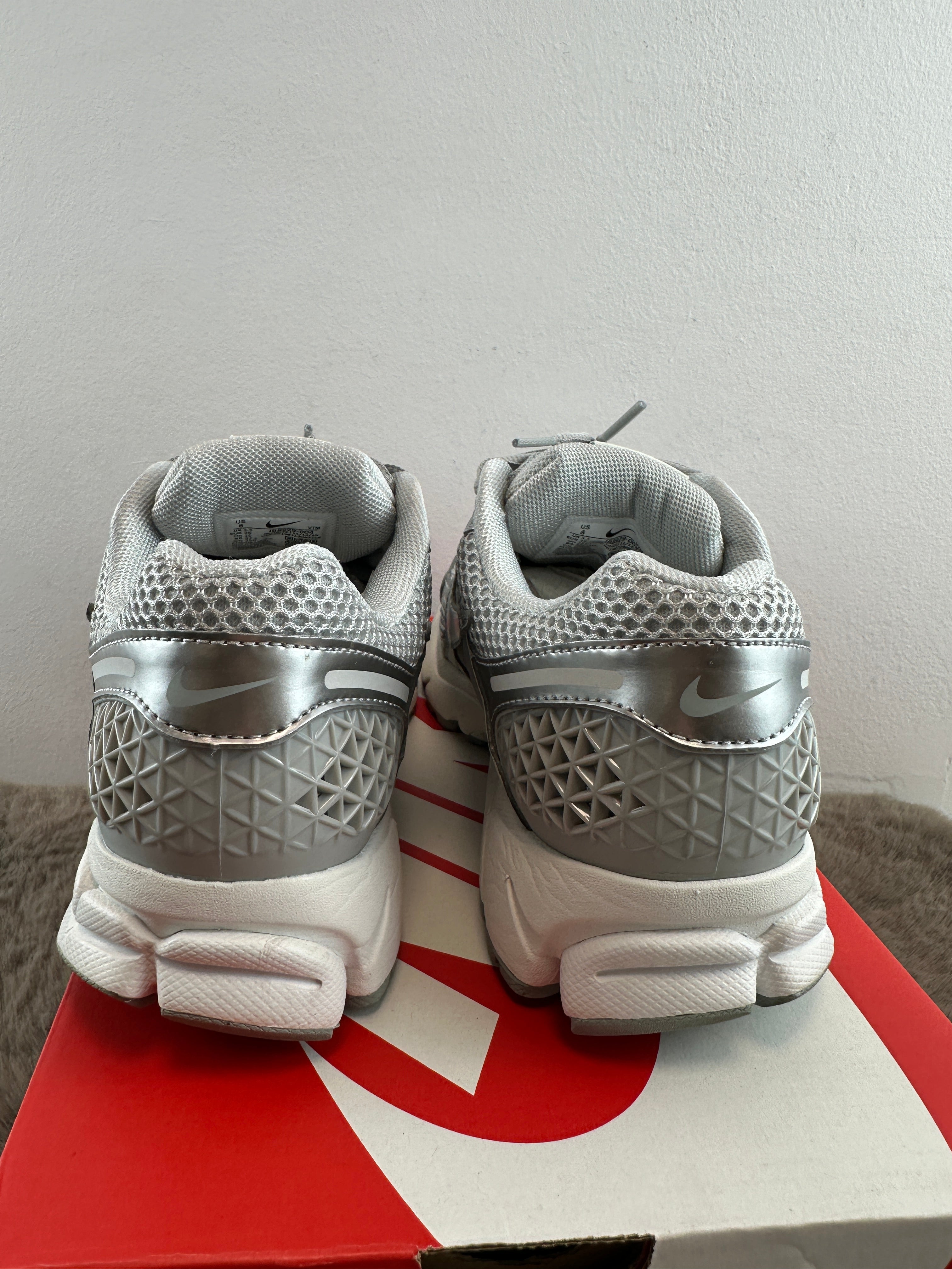 NIKE ZOOM VOMERO 5