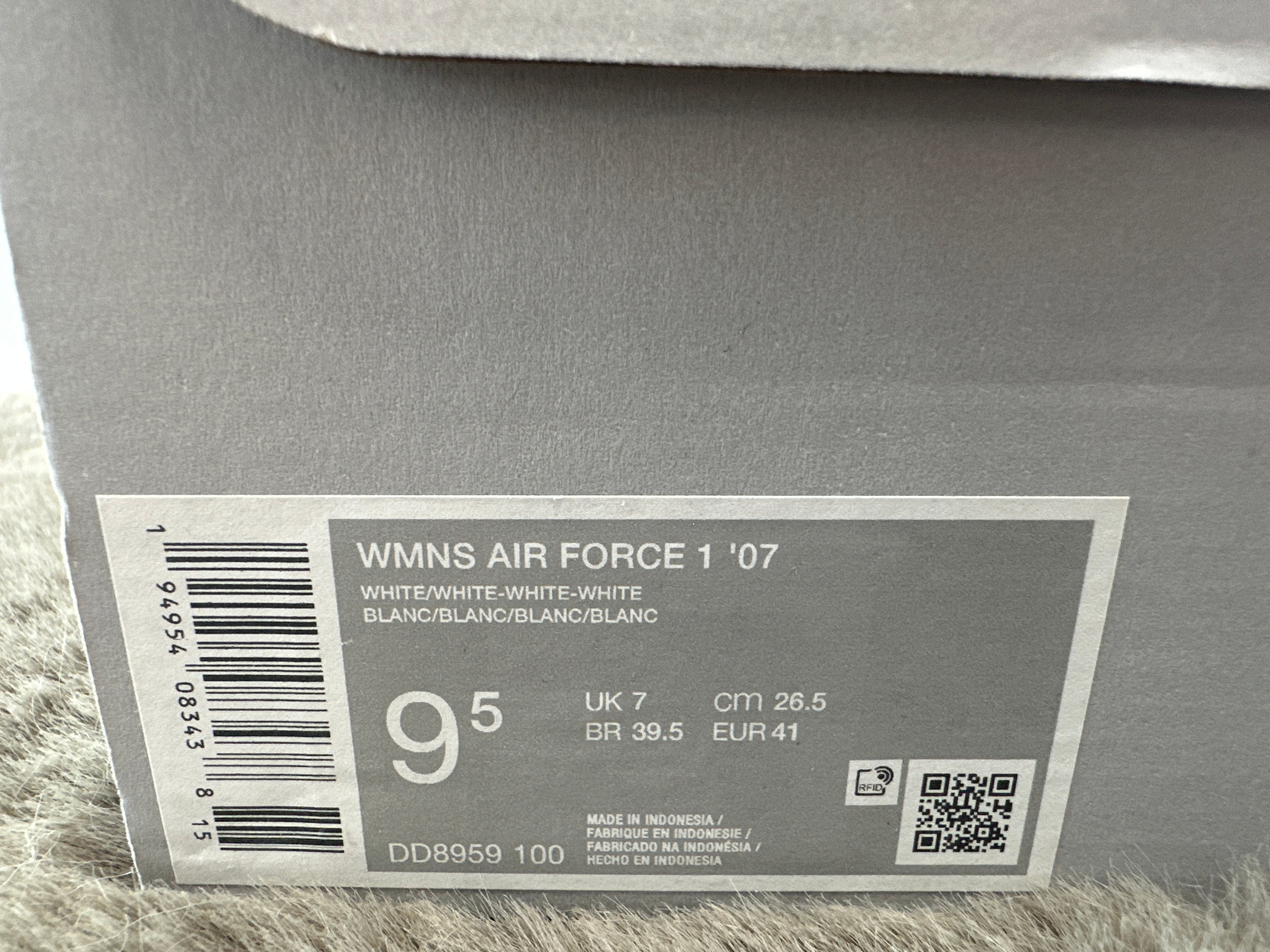 NIKE AIR FORCE 1