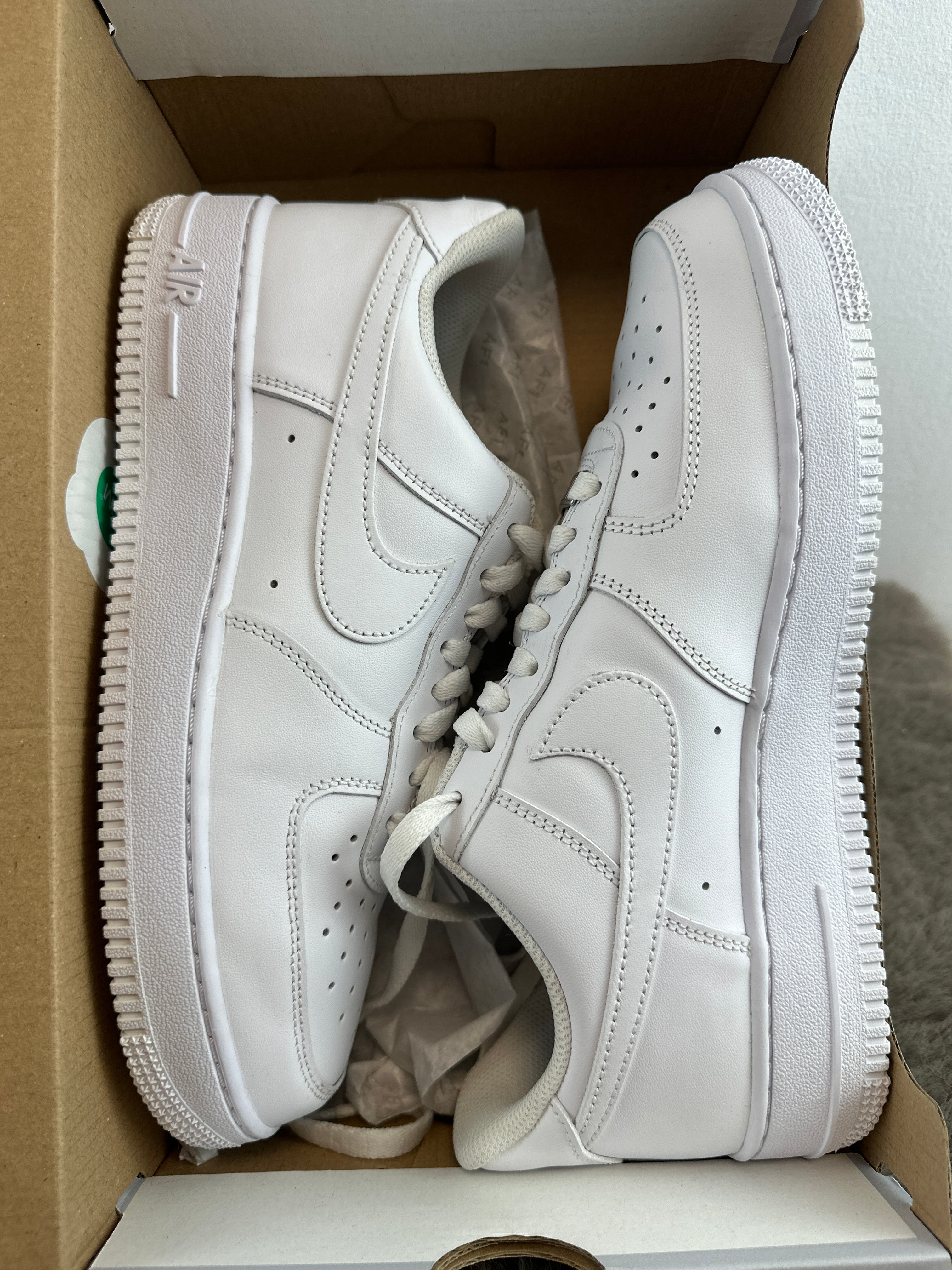 NIKE AIR FORCE 1