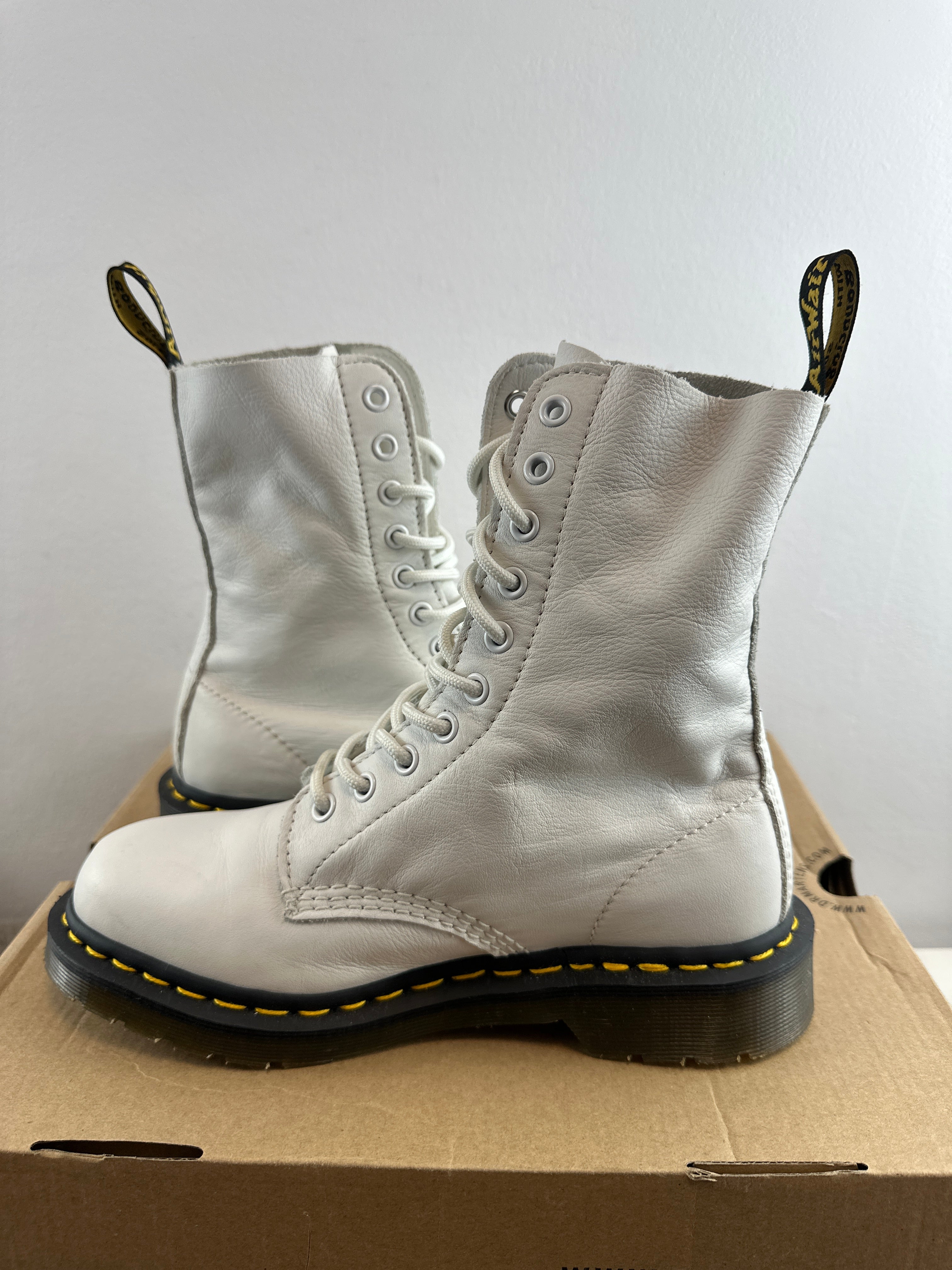 DR.MARTENS 1490 38