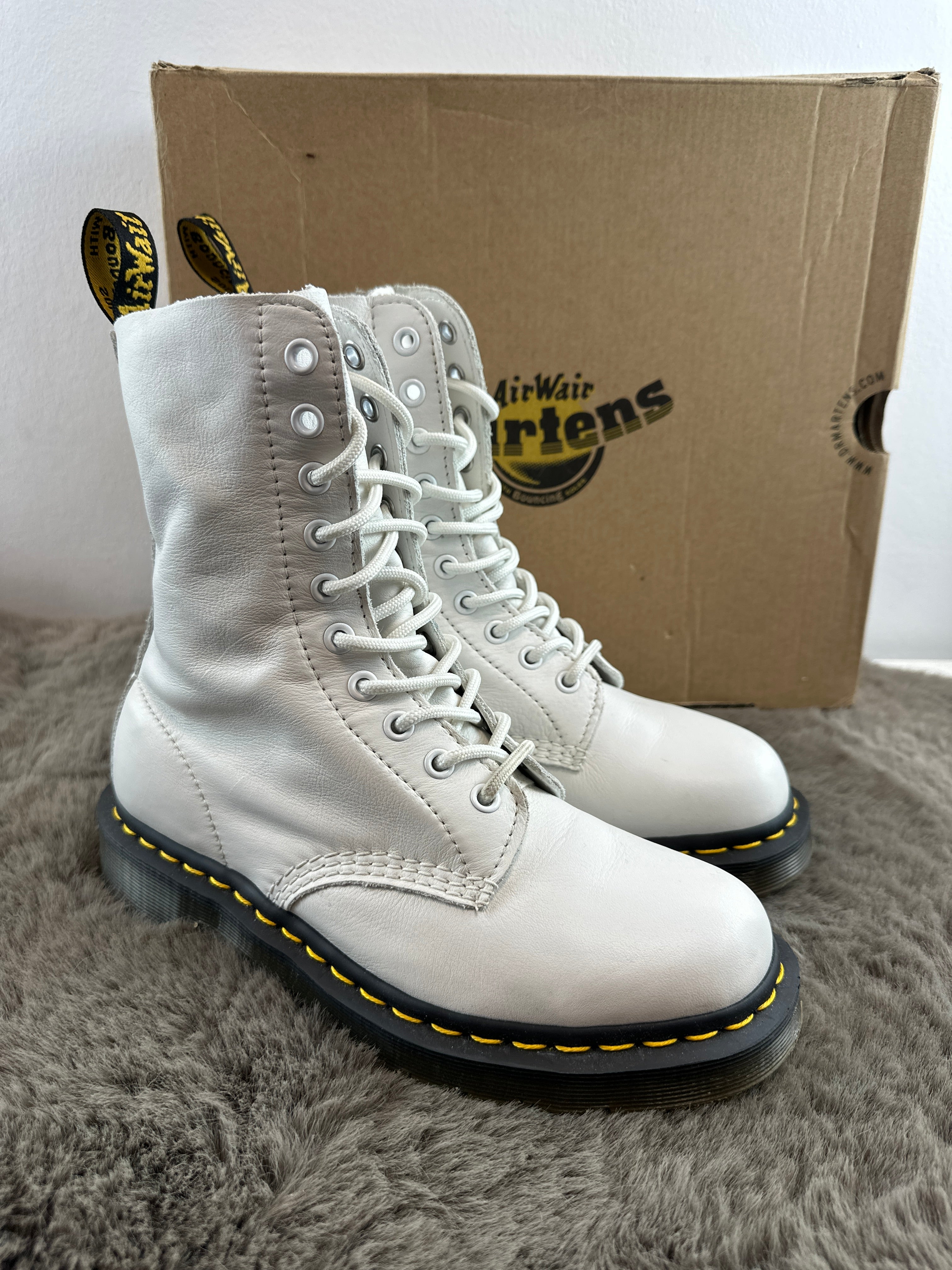 DR.MARTENS 1490 38