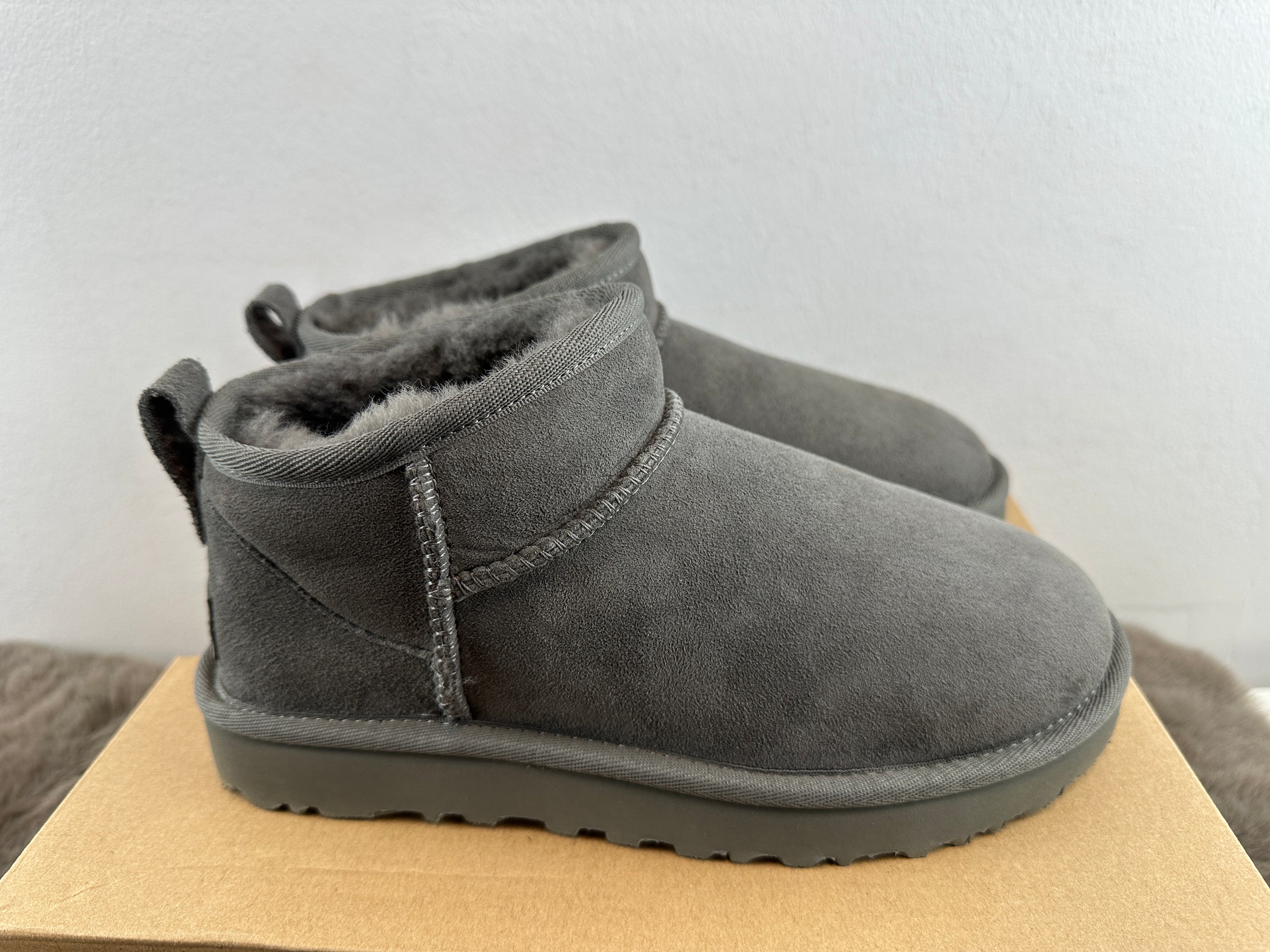 UGG CLASSIC ULTRA MINI
